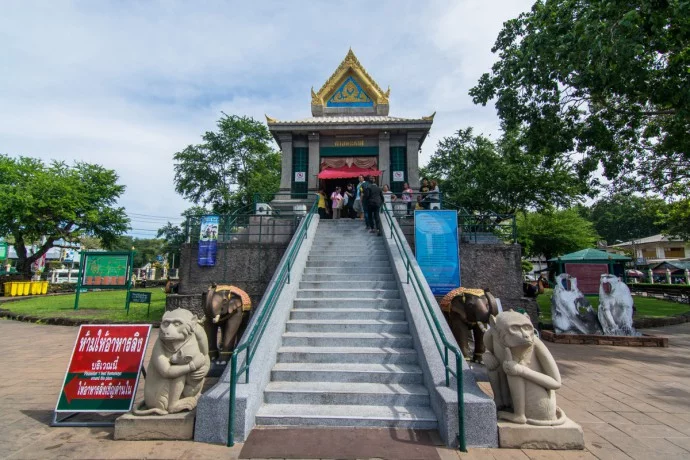 Lopburi - monkey city - Thailand