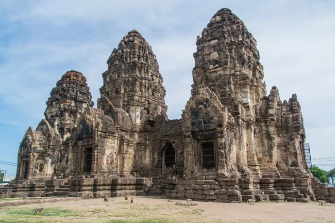 Lopburi - monkey city - Thailand