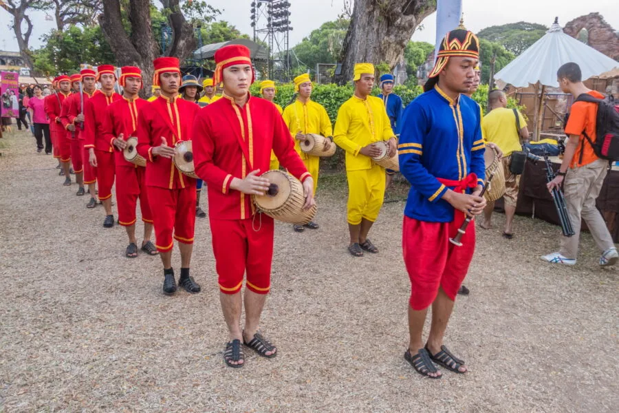 king narai lopburi festival costumes