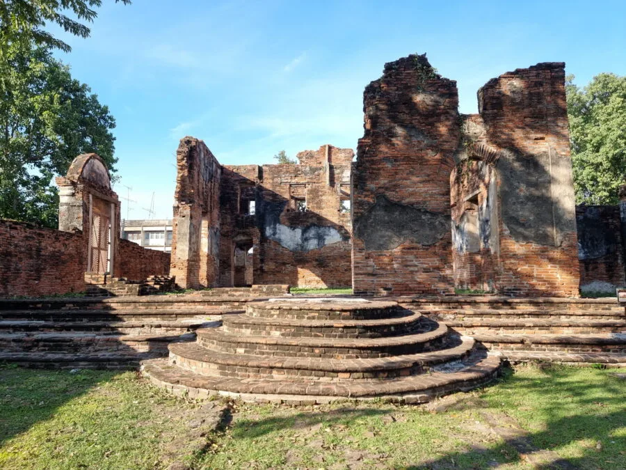 ban wichayen lopburi staircase