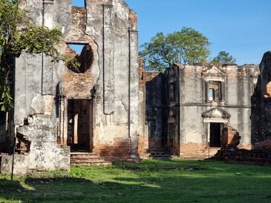 ban wichayen ruins lopburi