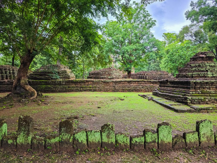 at wat awat yai kamphaeng phet historical park
