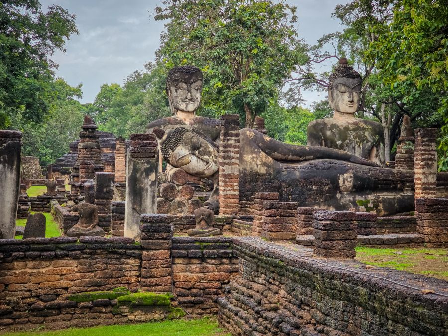buddhas at the wat phra kaeo kamphaeng phet complex