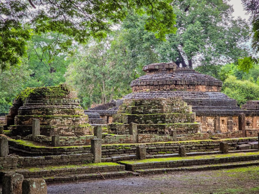 Details on the chedis of Wat Chang Phueak, Kamphaeng Phet Historical Park