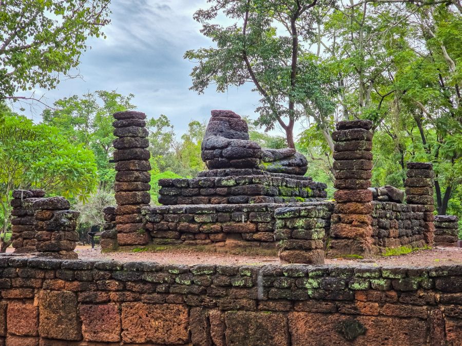 Buddha remains, Wat Chang Rop, Kamphaeng Phet Historical Park, Thailand