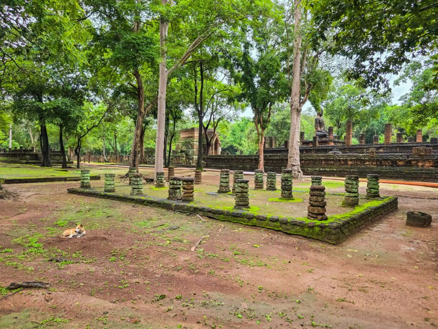 ruins at Wat Sing Kamphaeng Phet Historical Park