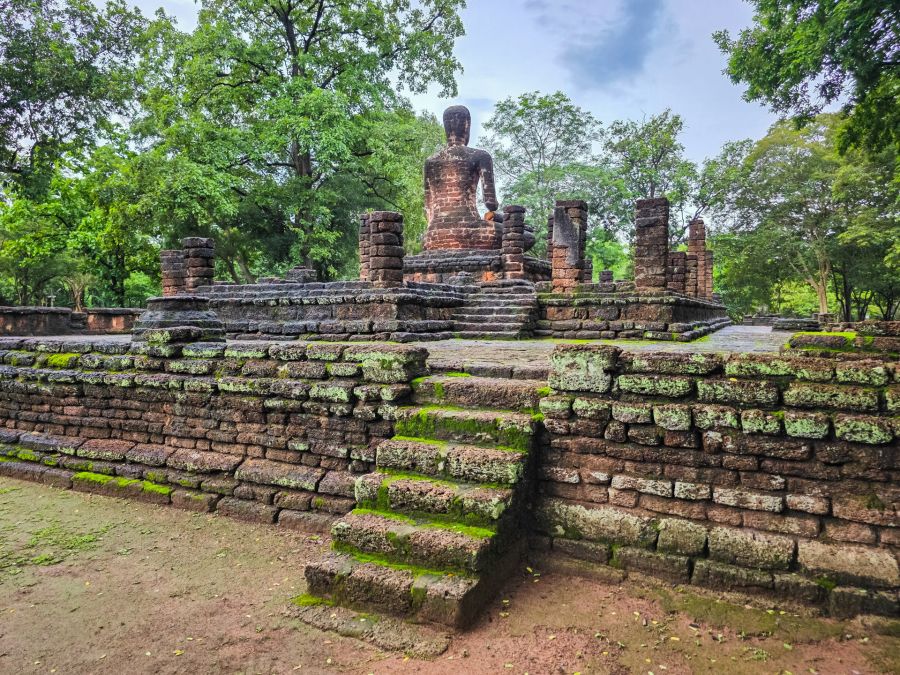 viharn at wat sing buddha kamphaeng phet historical park