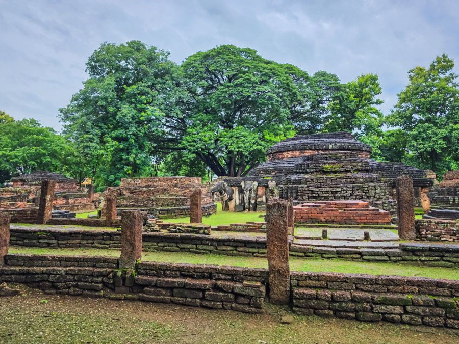 View together Wat Chang Phueak Kamphaeng Phet Historical Park