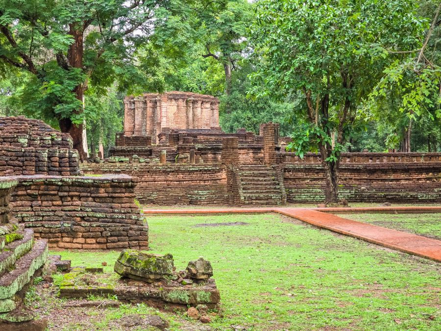 wat awat yai kamphaeng phet historical park