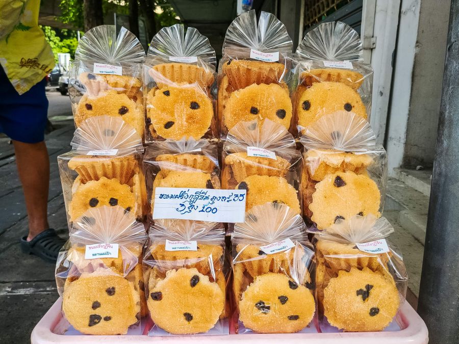Biscuits en forme d’ours emballés dans des sachets transparents