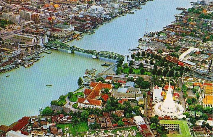 Vue aérienne du fleuve Chao Phraya et temples de Bangkok