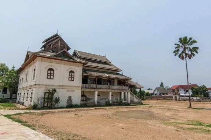 deserted courtyard wat chai mongkol lampang thailand