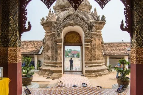 entrance wat phra that lampang luang
