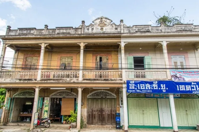 kad kong ta - yean si tai li ki building - lampang thailand