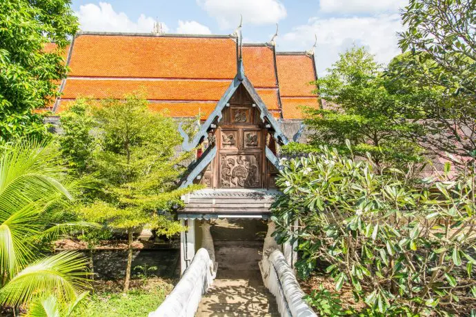 roof viharn wat pong sanuk nua lampang