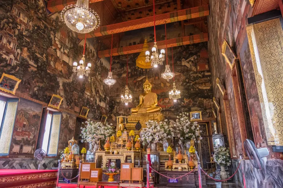 interior ubosot wat arun bangkok