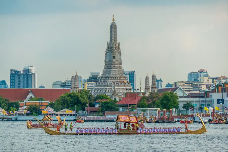 repeats royal barges wat arun bangkok