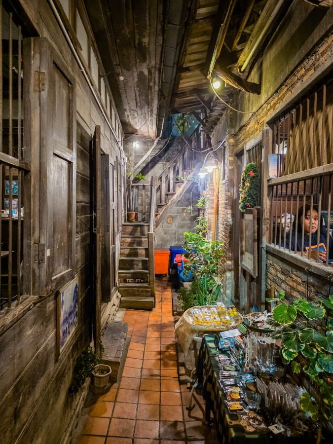 rabieng rimnam restaurant phetchaburi