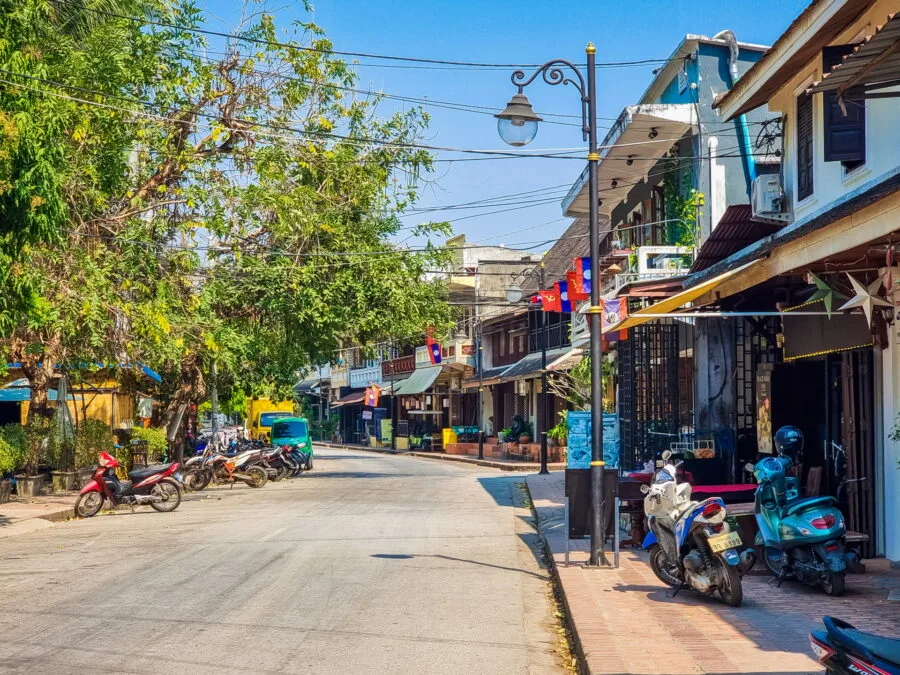 atmosphere street edge mekong luang prabang