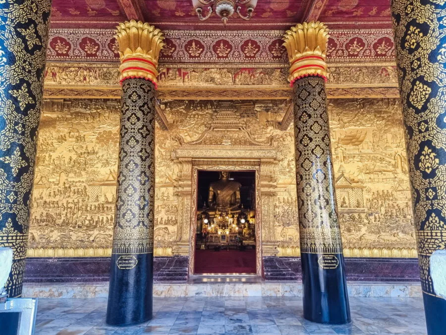 bas-relief entrance Wat Mai Suwannaphumaham luang prabang