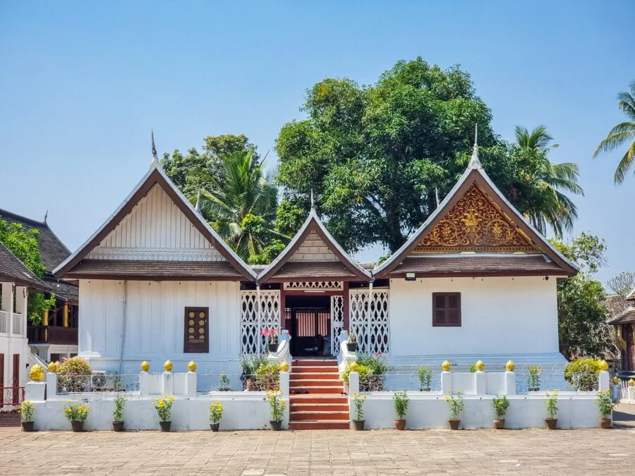 monks dwelling building vat xieng thong luang prabang