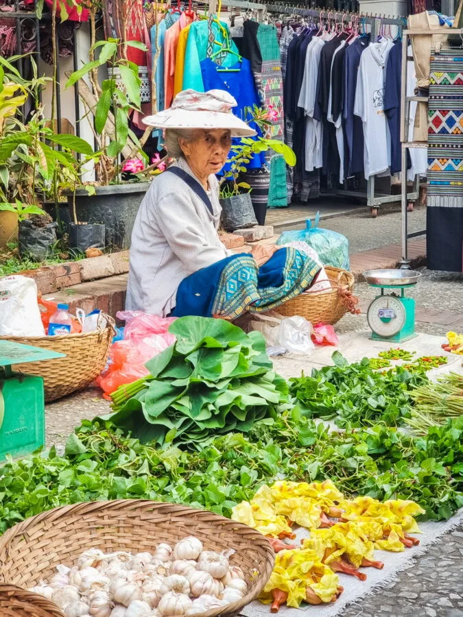 old lady morning market luang prabang