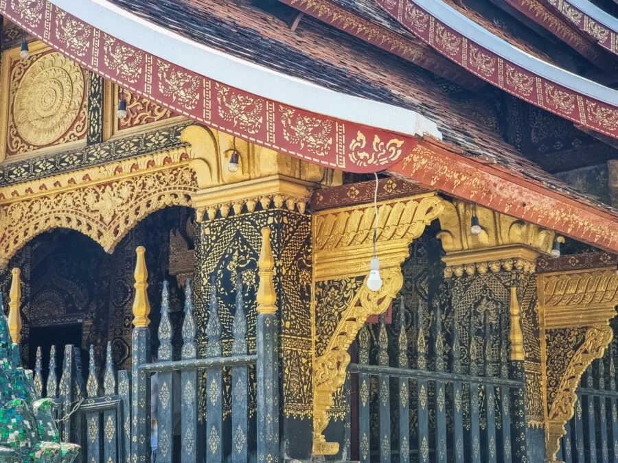 detail decorations roof vat xieng thong luang prabang