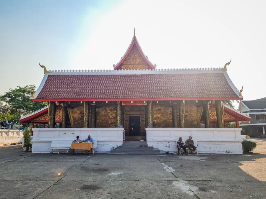 front facade Wat Mai Suwannaphumaham luang prabang