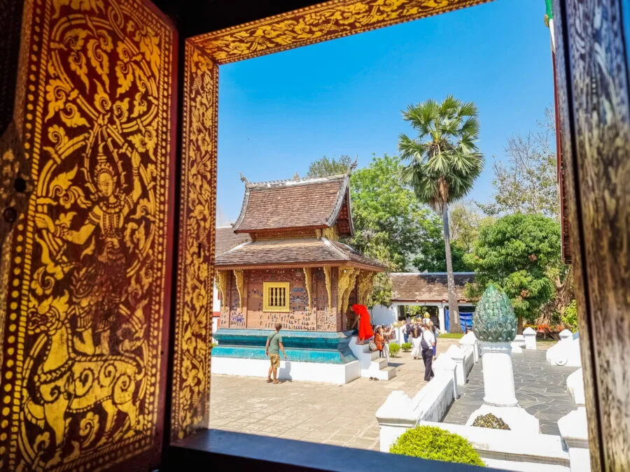 window on tripitaka vat xieng thong luang prabang