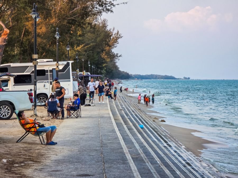 front de mer a cha am phetchaburi thailande