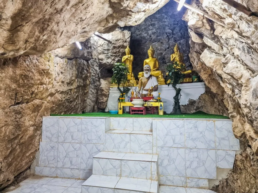 cave mount phousi luang prabang