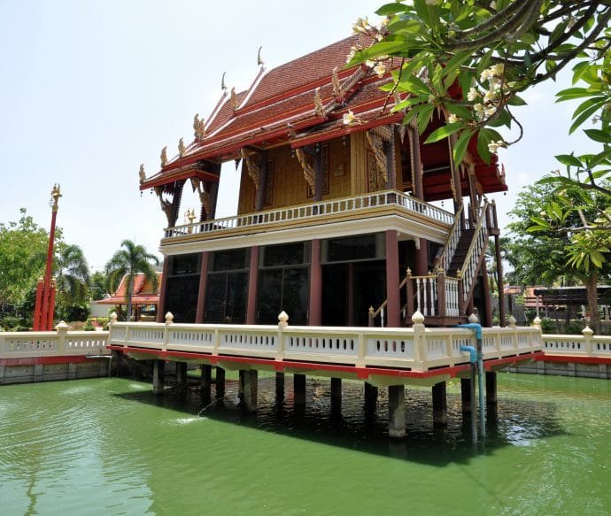 ho trai bilbiotheque sur eau Wat Yang Phetchaburi