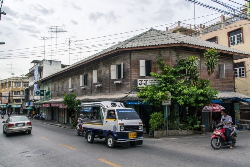maisons en bois à phetchaburi