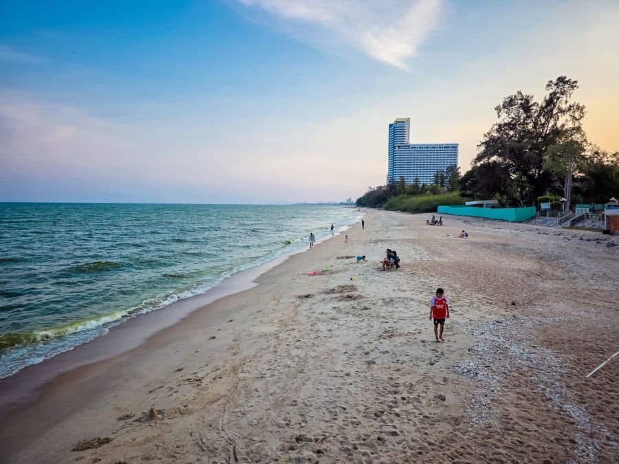 plage de cha am phetchaburi thailande