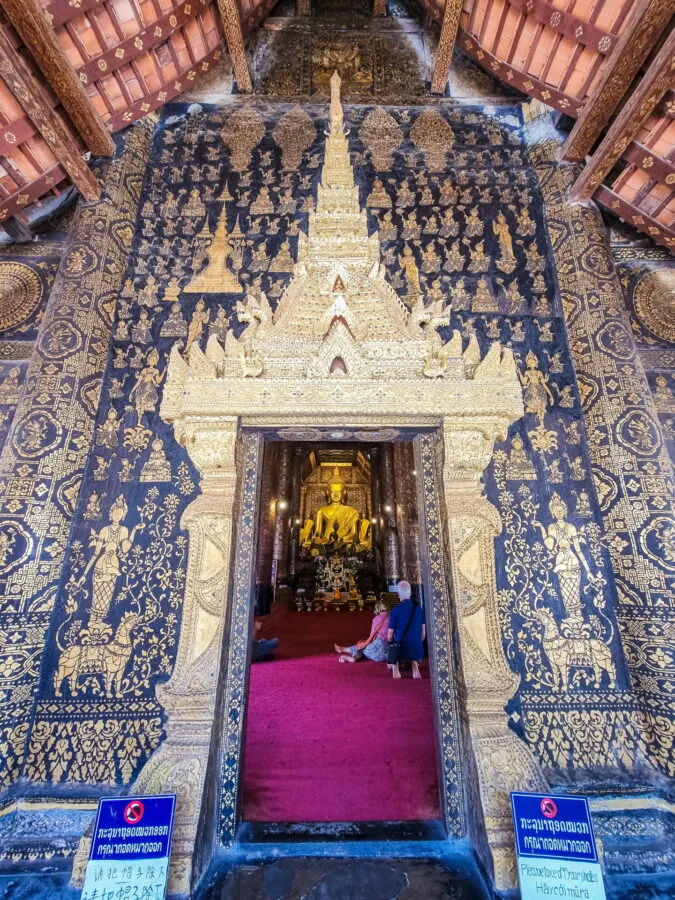 entrance door sim vat xieng thong luang prabang