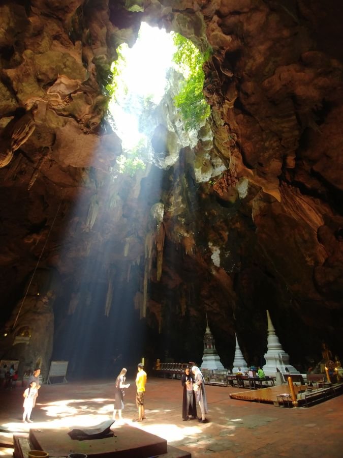 puits de lumiere bonne heure grotte tham khao luang phetchaburi