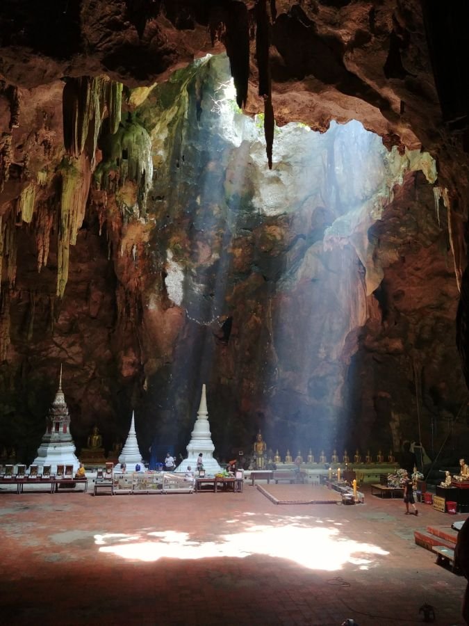 puits de lumiere grotte tham khao luang phetchaburi