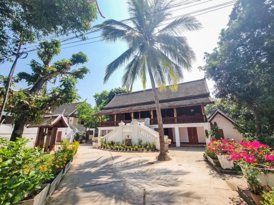 monk district vat xieng thong luang prabang