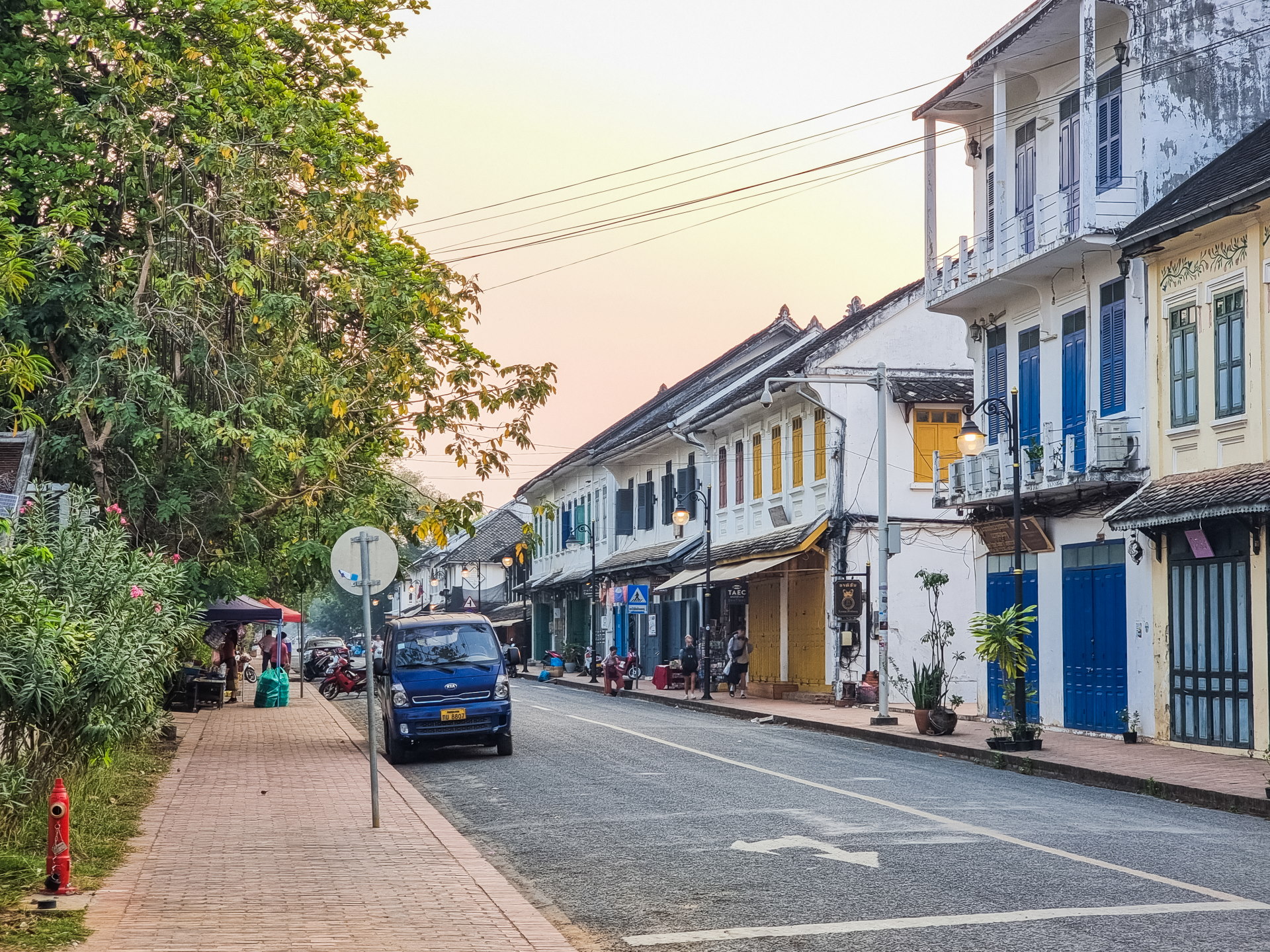 rue deserte matin luang prabang