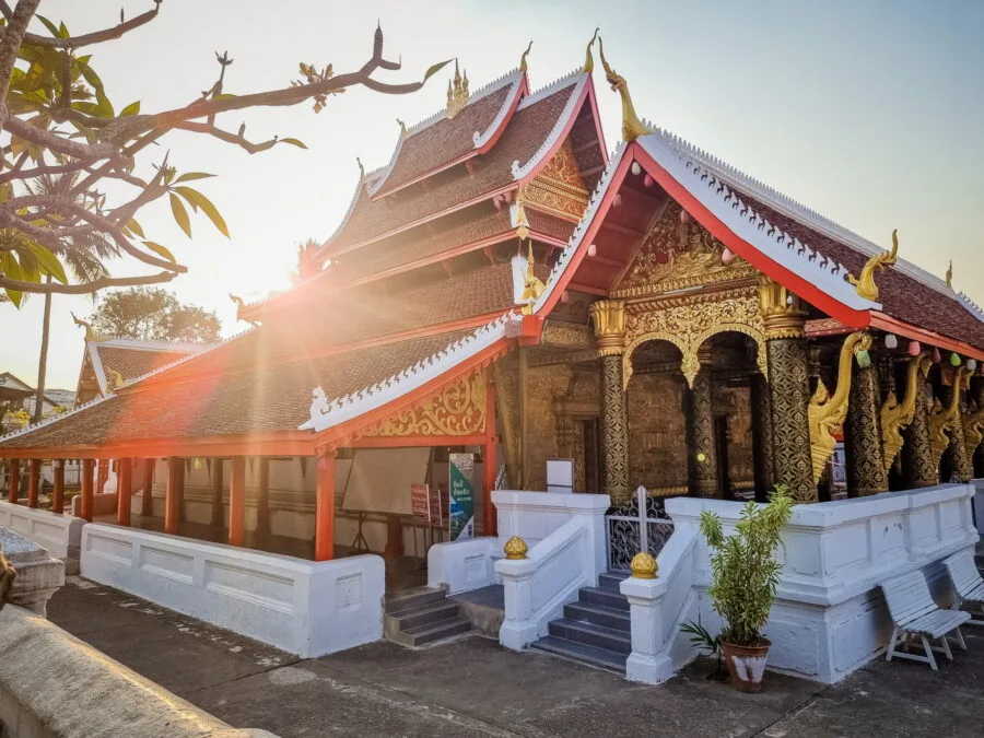 setting sun Wat Mai Suwannaphumaham luang prabang