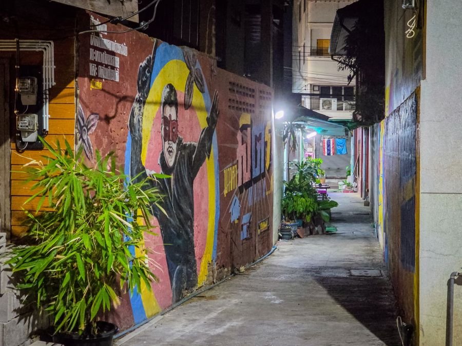 street art la nuit a phetchaburi