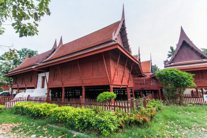 structure bois de teck au Wat Yai Suwannaram Phetchaburi