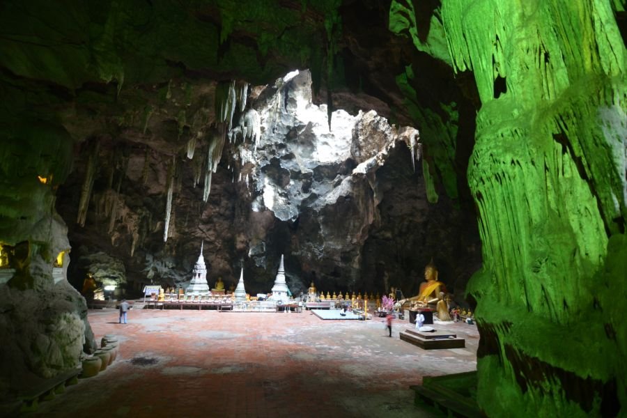 vue ensemble grotte tham khao luang phetchaburi