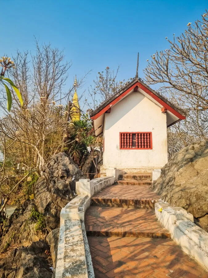 wat chom si mont phousi luang prabang