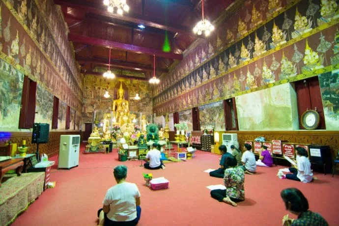 wat mahathat at night phetchaburi