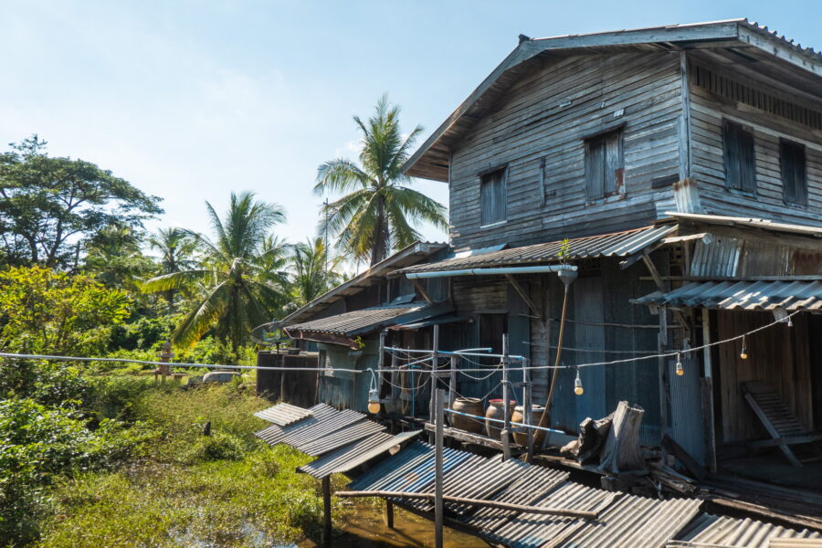 batisse en bois khlong daen market songkhla