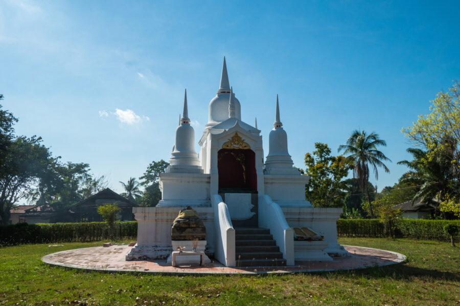 chedi au wat khlong daen nakhon si thammarat