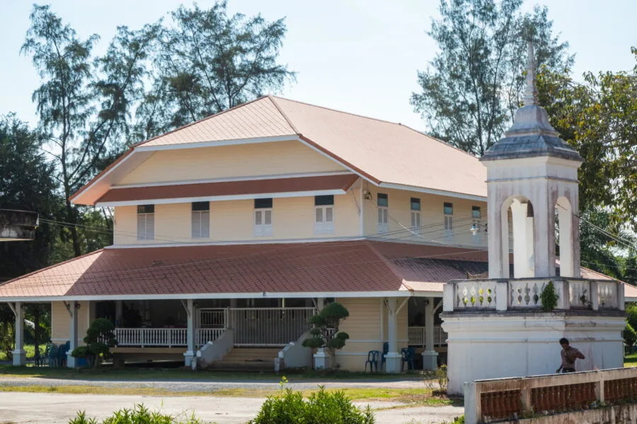 large building at wat khlong daen nakhon si thammarat