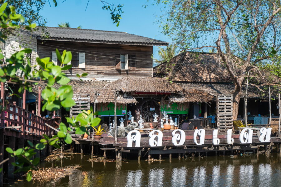 maisons au bord du canal khlong daen nakhon si thammarat