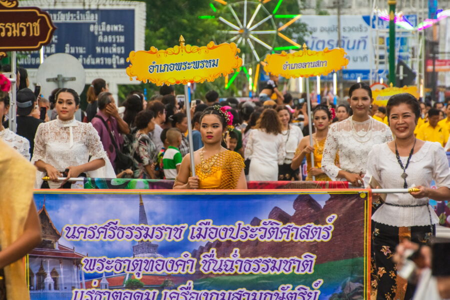 pendant defilé au festival sat duan sip nakhon si thammarat